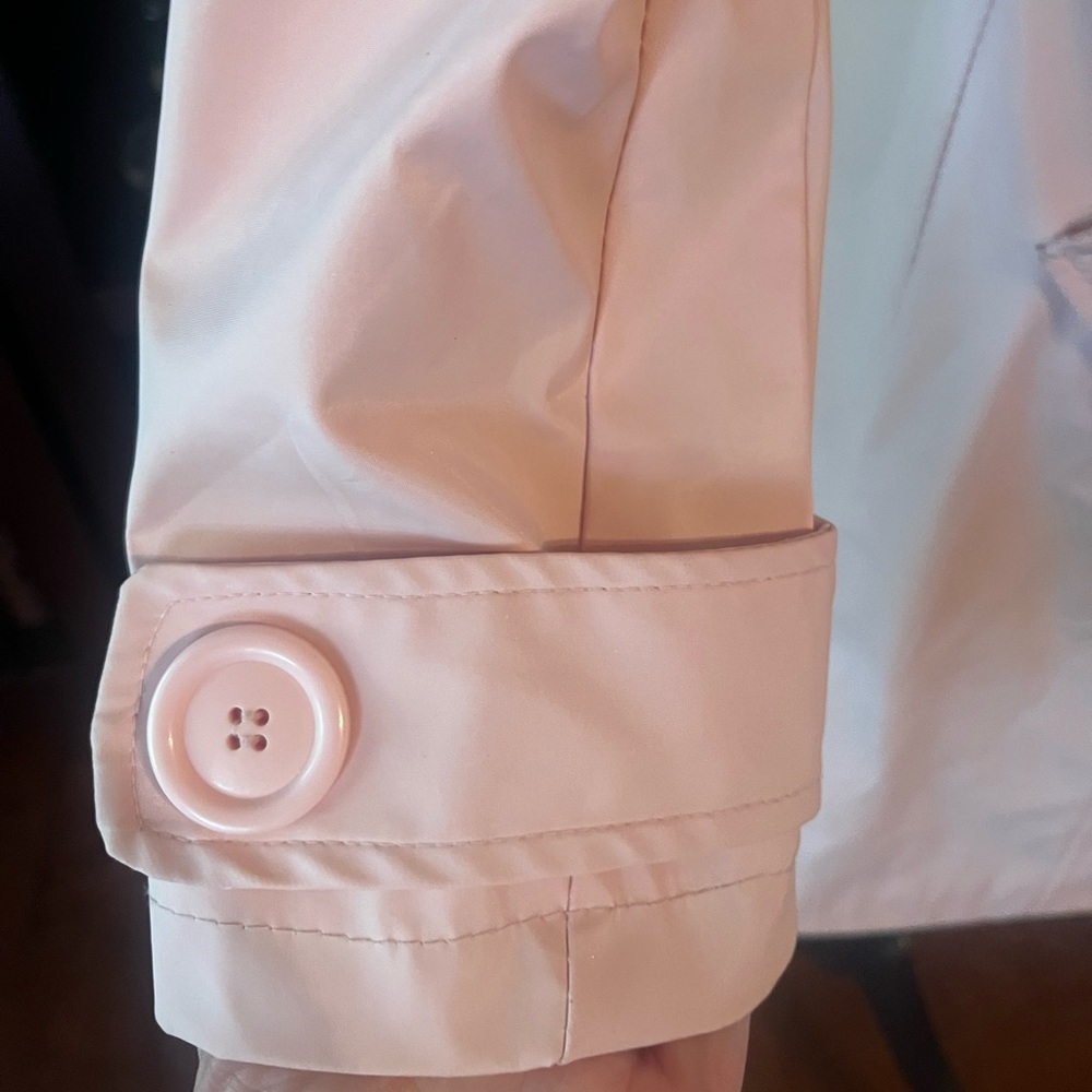 Cute, pink raincoat with big button details. - Picture 3 of 8